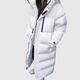 "Jelena - Dlouhý vatovaný kabát s kapucí" can be rewritten as "Jelena - Dlouhý prošívaný kabát s kapucí".