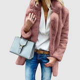 Jelena – Krátký kabát z umělé kožešiny" can be rewritten as: "Jelena – Krátký umělo-kožešinový kabát