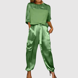 Natálie – Elegantní saténový komplet s jemným leskem