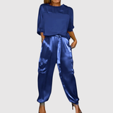 Natálie – Elegantní saténový komplet s jemným leskem