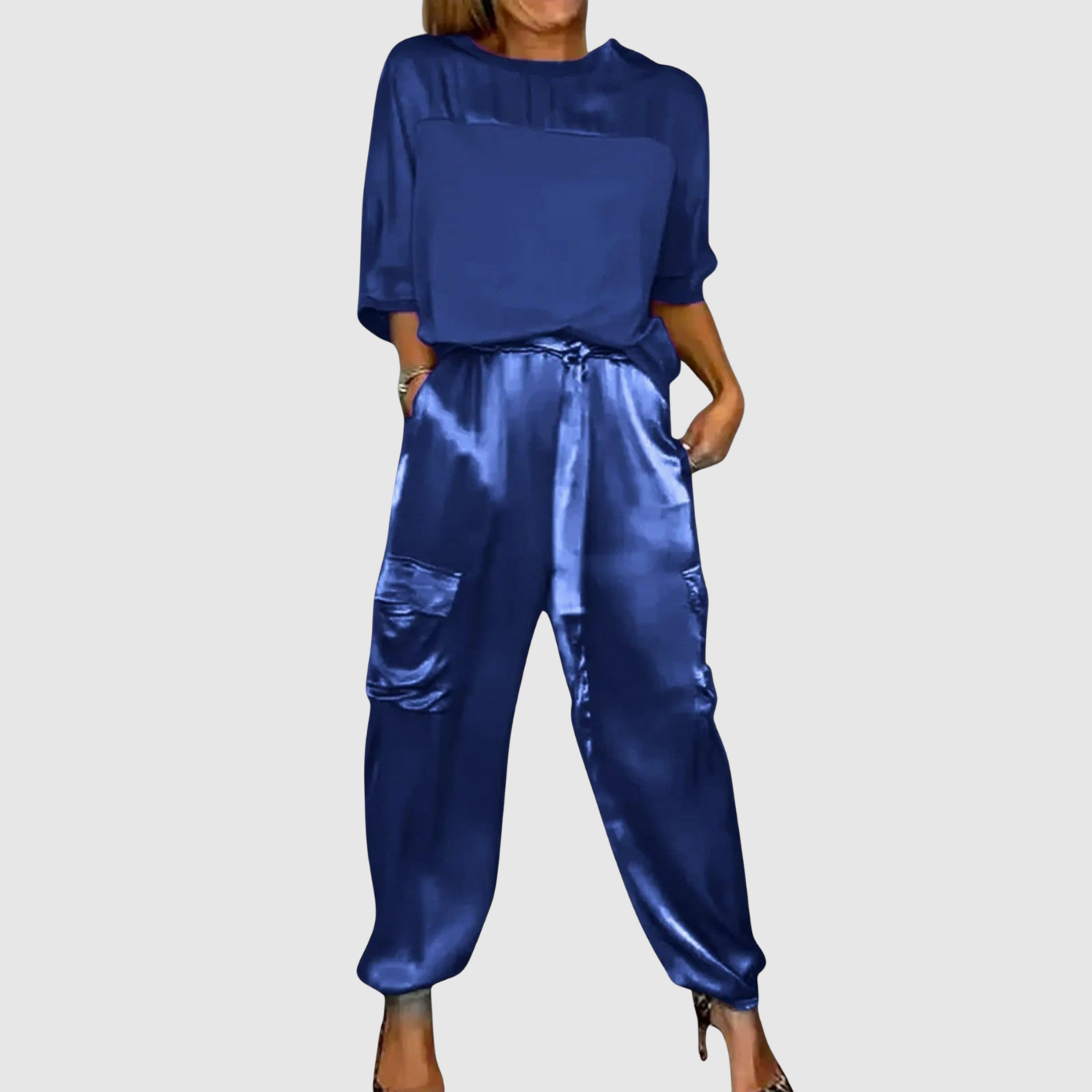 Natálie – Elegantní saténový komplet s jemným leskem