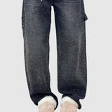 "Kira – Klasické džíny s rovnými nohavicemi" can be rewritten as "Kira – Tradiční džíny s rovnými nohavicemi".