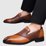 "Viktor – Pánské slip-on boty z pletené kůže" can be rewritten as "Viktor – Pánské slip-on boty z pletené kůže pro pohodlný styl".