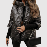 Jelena – Krátká prošívaná bunda s kapucí" can be rewritten as:

"Jelena – Krátká prošívaná bunda s kapucí pro chladné dny