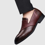 "Viktor – Pánské slip-on boty z pletené kůže" can be rewritten as "Viktor – Pánské slip-on boty z pletené kůže pro pohodlný styl".