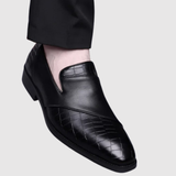 "Viktor – Pánské slip-on boty z pletené kůže" can be rewritten as "Viktor – Pánské slip-on boty z pletené kůže pro pohodlný styl".