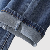 "Kira – Džíny s rovnými nohavicemi" can be rewritten as "Kira – Rovné nohavice džíny".