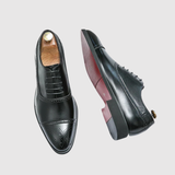 Oskar – Klasické Kožené Boty s Červenou Podrážkou