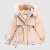 Jelena - Zimní park s kapucí z peří