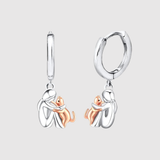 Elisa – Náušnice s ikonickým motivem dívky a kočky (s kruhovým uzávěrem)