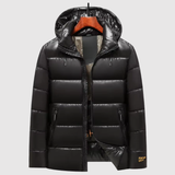 Marek – Lesklá péřová bunda s kapucí" could be rewritten as "Marek – Lesklá péřová bunda s kapucí pro stylový vzhled.