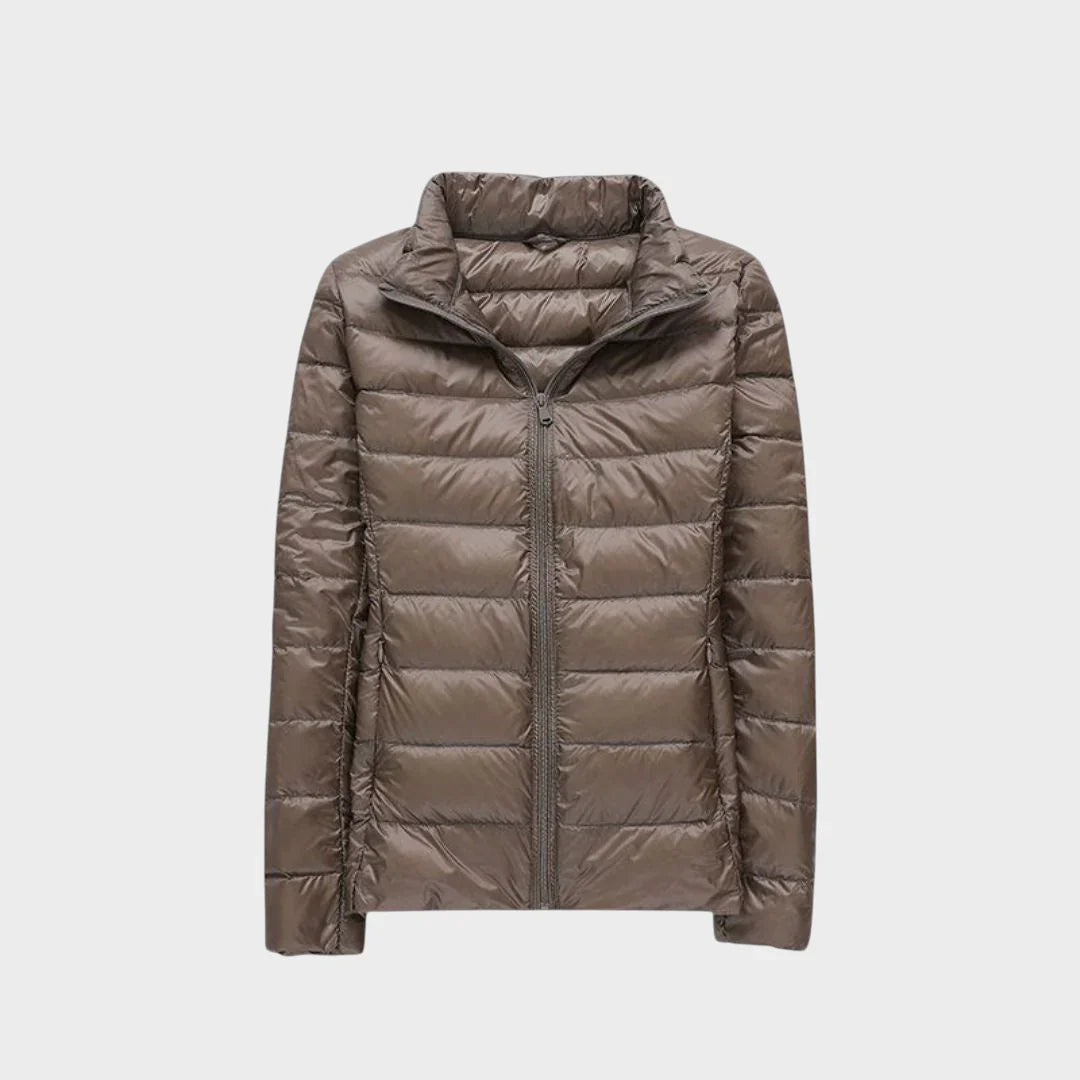 Ela - Nová lehká bunda s kachními peřím" can be rewritten as:

"Ela - Nová ultralehká bunda s kachními peřím