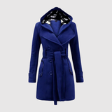 Jelena – Dlouhý kabát s páskem a kapucí" could be rewritten as "Jelena – Elegantní dlouhý kabát s páskem a kapucí.