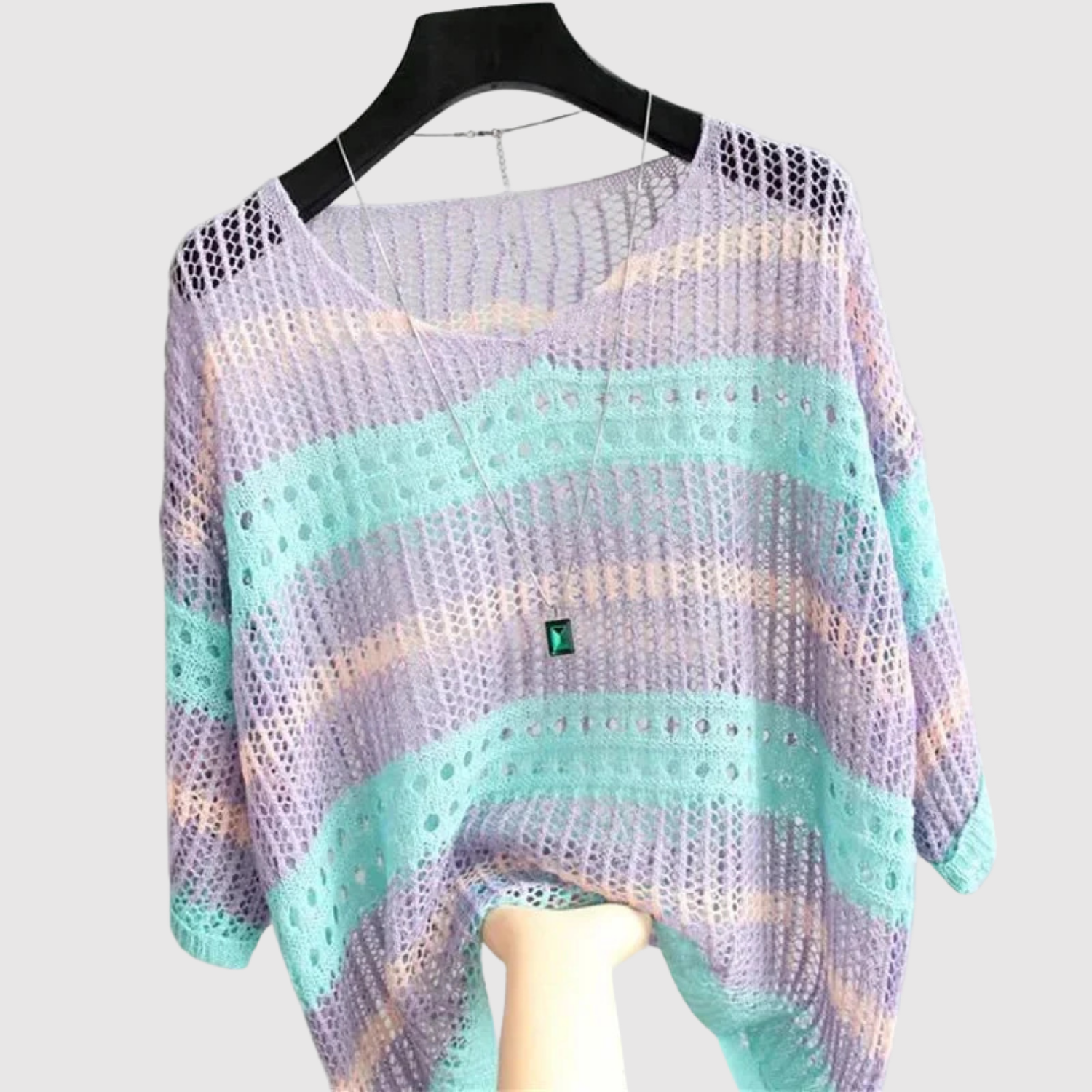 Nora – Lehounký svetr s pastelovými pruhy