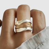 Valérie – Dvoutónový prsten s vlnitým vzorem