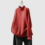 Nora – Volný svetr s vysokým límcem a strukturálním designem