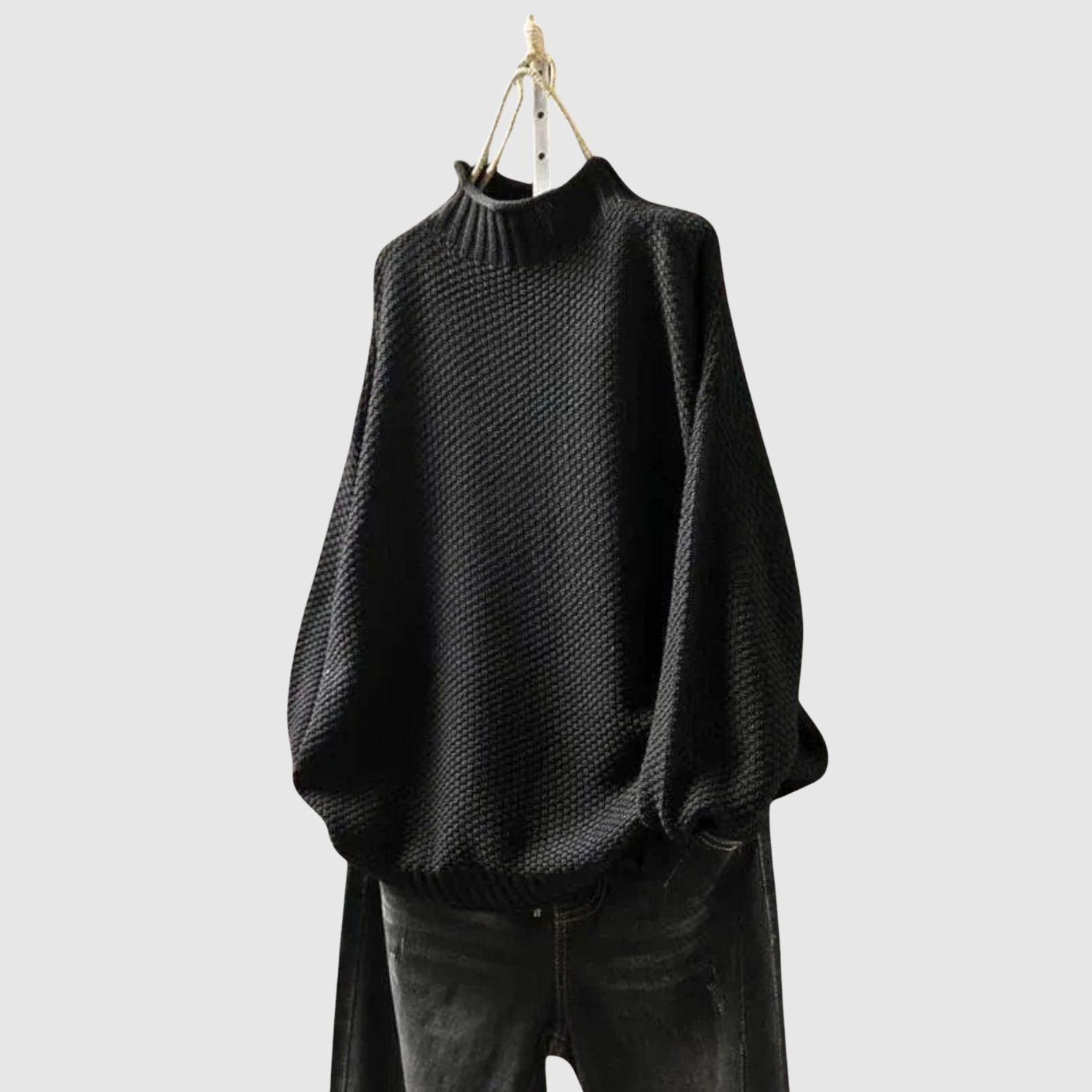 Nora – Volný svetr s vysokým límcem a strukturálním designem