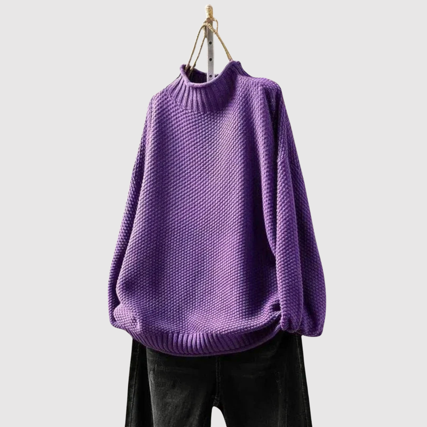 Nora – Volný svetr s vysokým límcem a strukturálním designem