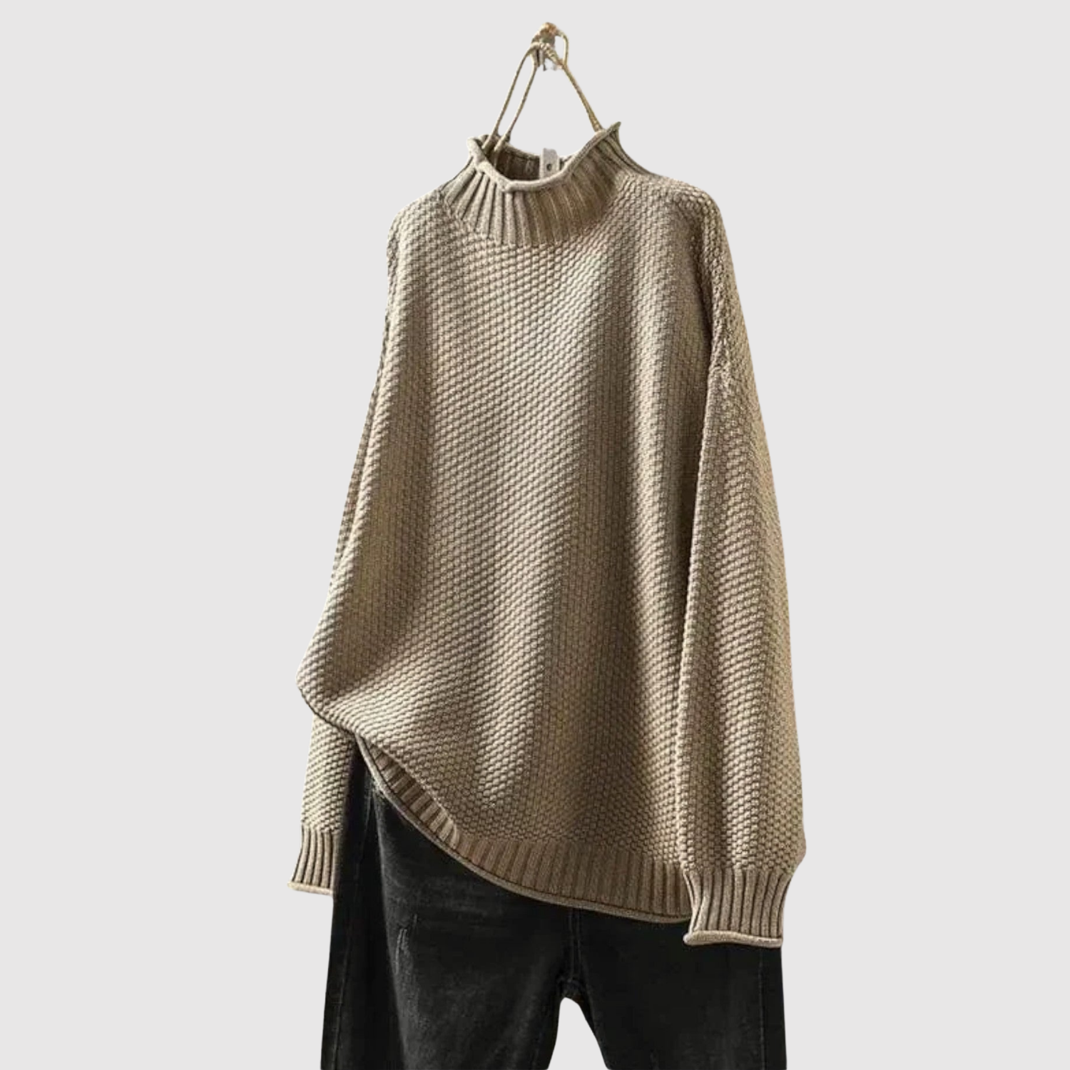 Nora – Volný svetr s vysokým límcem a strukturálním designem