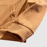 "Daniel – Mikina s širokými pruhy" can be rewritten as "Daniel – Mikina s širokými pruhy" (the title is already clear and descriptive, but if you want a variation, you could say: "Daniel – Mikina s výraznými pruhy").