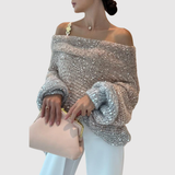 "Nora – Lesklý svetr s odhaleným ramenem" could be rewritten as "Nora – Lesklý svetr s jedním odhaleným ramenem".