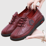 Rita - Pohodlné dámské boty s vyšívanými detaily