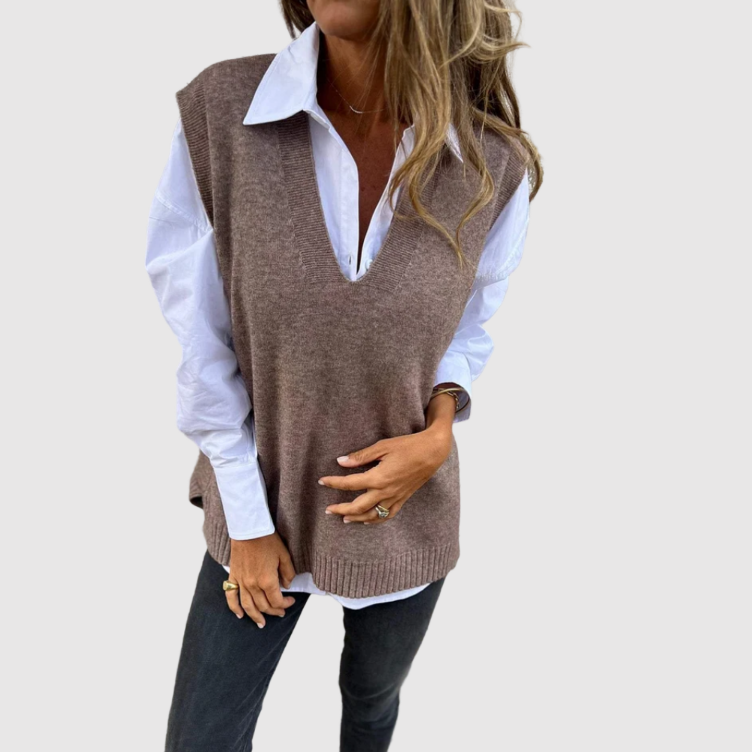 "Nora – Pletená vesta s V-výstřihem" can be rewritten as "Nora – Pletená vesta s V-krkem".