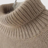 Nora – Hřejivý zimní svetr s vysokým límcem