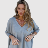 "Nora – Elegantní svetr s V-výstřihem" can be rewritten as "Nora – Stylový svetr s V-výstřihem".