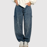 "Kira – Klasické džíny s rovnými nohavicemi" can be rewritten as "Kira – Tradiční džíny s rovnými nohavicemi".