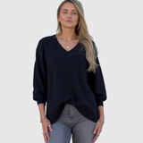 "Nora – Elegantní svetr s V-výstřihem" can be rewritten as "Nora – Stylový svetr s V-výstřihem".