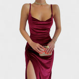 "Gabriela - Sametové šaty s bočním rozparkem" can be rewritten as "Gabriela - Sametové šaty s elegantním bočním rozparkem".