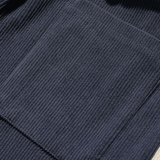 Denis – Sportovní kalhoty s kontrastními pruhy" can be rewritten as:

"Denis – Sportovní kalhoty s výraznými kontrastními pruhy