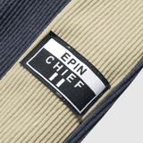 Denis – Sportovní kalhoty s kontrastními pruhy" can be rewritten as:

"Denis – Sportovní kalhoty s výraznými kontrastními pruhy