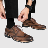 Viktor – Klasické pánské boty s brožovými prvky