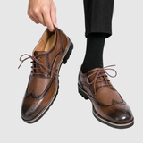 Viktor – Klasické pánské boty s brožovými prvky