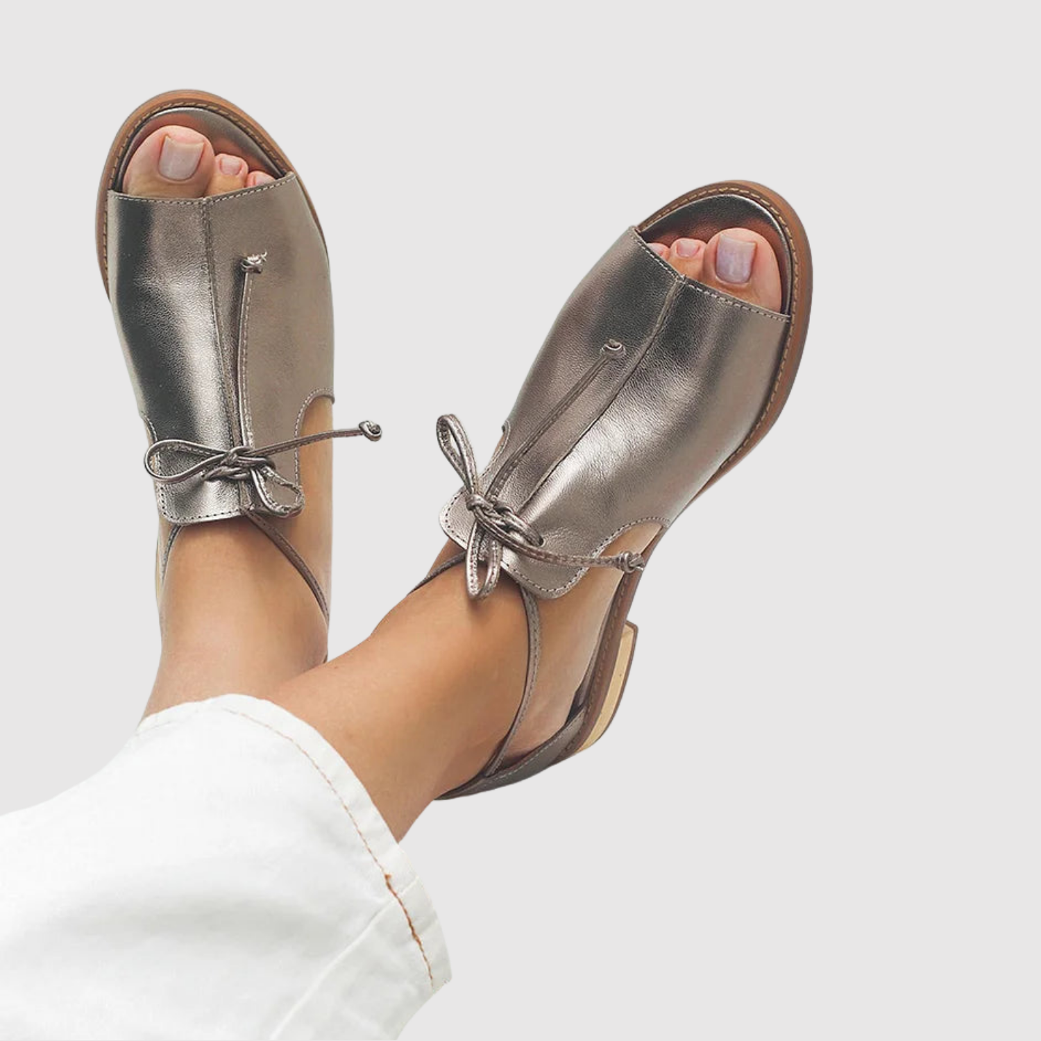 Lara – Elegantní metalické sandály s stylovým vázáním