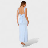 Sarella - Dlouhé šaty s odhalenými zády a mašlí" can be rewritten as:

"Sarella - Elegantní dlouhé šaty s odhalenými zády a stylovou mašlí