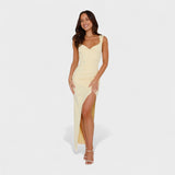 Sarella - Dlouhé šaty s odhalenými zády a mašlí" can be rewritten as:

"Sarella - Elegantní dlouhé šaty s odhalenými zády a stylovou mašlí