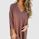 "Nora – Elegantní svetr s V-výstřihem" can be rewritten as "Nora – Stylový svetr s V-výstřihem".