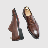 Oskar – Klasické Kožené Boty s Červenou Podrážkou