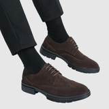 Viktor – Klasické pánské velurové boty s moderní podrážkou