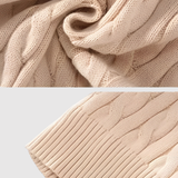 "Daniel – Pletený svetr s V-výstřihem" can be rewritten as "Daniel – Pletený svetr s V-krkem".