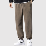 Denis – Minimalistické joggers s emblémem