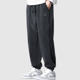 Denis – Minimalistické joggers s emblémem