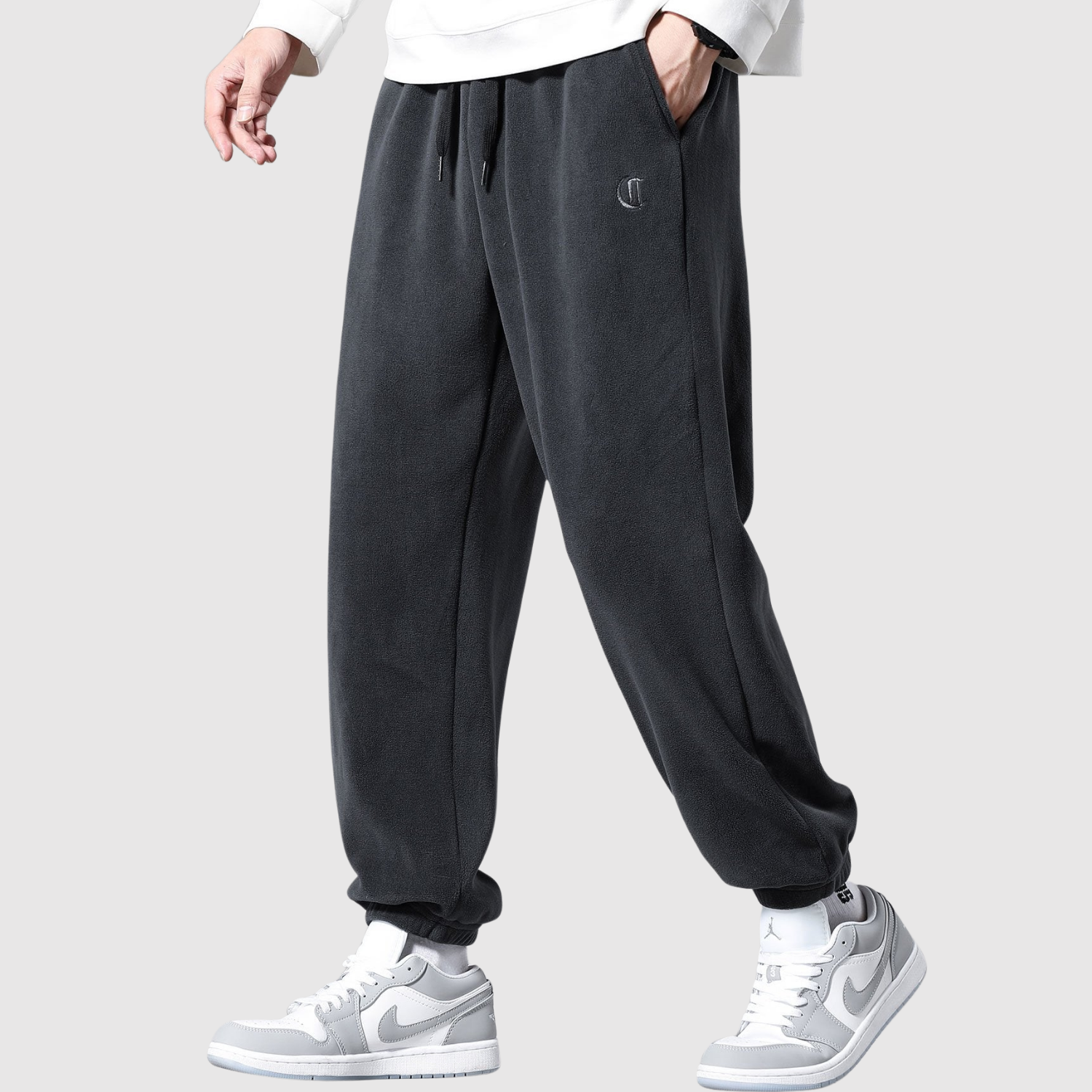 Denis – Minimalistické joggers s emblémem