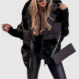 "Jelena – Krátká teddy bunda s objemem" can be rewritten as "Jelena – Krátká objemná teddy bunda".