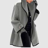 Jelena – Stylový kabát s kontrastními prvky