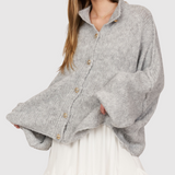 Nora – Elegantní pletený svetr s módními knoflíky