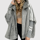 Jelena – Elegantní kabát s kapucí a moderními detaily
